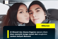 Al Ghazali dan Alyssa Daguise secara diam-diam memetik bunga melati dari rangkaian rambut Aaliyah Massaid