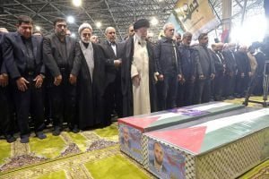Kronologi Meninggalnya Ismail Haniyeh 2 Iran's Supreme Leader Ayatollah Ali Khamenei performs prayer at the funeral of assassinated Hamas chief, Ismail Haniyeh, in Tehran, Iran, August 1, 2024. Office of the Iranian Supreme Leader/WANA (West Asia News Agency) Handout via REUTERS ATTENTION EDITORS - THIS PICTURE WAS PROVIDED BY A THIRD PARTY Foto: Office of the Iranian Supreme Leader/WANA via Reuters