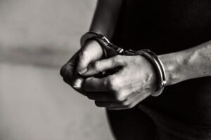 Tindak Pidana Perdagangan Orang Terbongkar! Polda Aceh Tangkap 3 Pelaku Penyelundupan Imigran Rohingya di Indonesia 1 Ilustrasi pelaku penyelundupan imigran Rohingya di Aceh ditangkap. (Foto: Freepik)