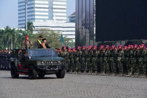 Meriahkan HUT ke-79 Tentara Nasional Indonesia, TNI Hadirkan Atraksi Menarik dan Keterlibatan Masyarakat di Monas 1 Ribuan prajurit dan kendaraan tempur Korps Marinir TNI AL bersiap memeriahkan HUT TNI ke-79 dengan parade dan aksi ketangkasan memukau. (Foto: Instagram @marinir_tni_al)