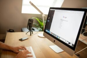 Sempat Bikin Heboh! Google Akhirnya Buka Suara Terkait Kesalahan Nilai Tukar Dolar AS yang Tiba-tiba Anjlok hingga 50 Persen 1 Ilustrasi klarifikasi Google soal kesalahan data nilai tukar dolar AS. (Foto: Pexels)