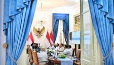 Presiden Prabowo Subianto memimpin rapat dengan pembahasan terkait sekolah rakyat pada Senin, 10 Maret 2025 di Istana Merdeka Jakarta. Foto: BPMI Setpres/Cahyo