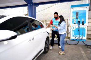 Tak Perlu Bingung! Begini Cara Mencari Lokasi SPKLU dengan Mudah dan Tips Menghemat Baterai Saat Mudik 1 Cara mencari lokasi SPKLU kini lebih mudah lengkap dengan tips hemat baterai agar perjalanan lebih efisien. (Foto: Dok. PLN)