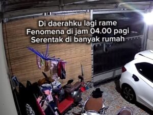 Viral ketukan pintu misterius di Karawang yang gegerkan warga. (Foto: TikTok @novia.wulantika)