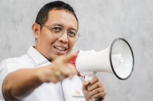 Pernyataan Menteri Kesehatan Soal Ukuran Celana Pria 33-34 Bisa Jadi Tanda Awal Kematian Dini Picu Pro dan Kontra, Pihak Istana Buka Suara 1 Kepala Kantor Komunikasi Kepresidenan (PCO) Hasan Nasbi tanggapi pernyataan Menteri kesehatan sebut ukuran celana pria bisa jadi indikator risiko kematian dini. (Foto: Instagram @pco.ri)