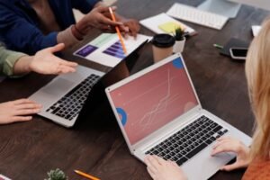 Korupsi Pengadaan Chromebook di Kemendikbudristek Rugikan Negara hingga Triliunan Rupiah, Harga Satu Laptop Dibanderol Rp10 Juta 1 Ilustrasi. Proyek korupsi pengadaan Chromebook senilai Rp9 triliun tengah diselidiki, diduga mark up harga satuan perangkat. (Foto: Pexels)