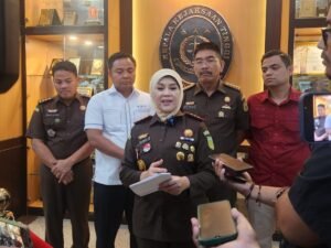Kejati Jatim Bongkar Kasus Dugaan Korupsi Dana Hibah SMK, 30 Kepala Sekolah Diperiksa 1 Kejati Jatim periksa 30 kepala sekolah terkait dugaan korupsi dana hibah SMK yang merugikan pelajar. (Foto: Dok. kejati-jatim.go.id)