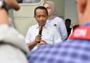 Resmi Dilegalkan! Aktivitas Sumur Minyak Rakyat Kini Diatur Pemerintah, Ini 3 Skema yang Ditawarkan 1 Menteri ESDM, Bahlil Lahadalia sahkan regulasi baru sumur minyak rakyat agar terserap resmi ke Pertamina dan diawasi langsung. (Foto: Instagram @bahlillahadalia