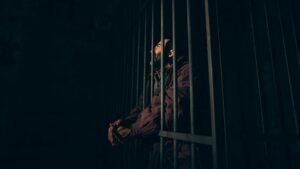 Polisi di Manado Kesulitan Tahan Napas Gara-Gara Bau Ketiak Tersangka, Videonya Viral dan Bikin Ngakak 1 Ilustrasi. Aksi lucu polisi di Manado mengomentari bau badan pelaku viral di TikTok, warganet terhibur sekaligus terkejut. (Foto: Pexels)