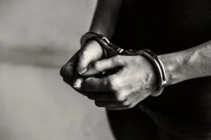 Baru Bebas, Nurhadi Abdurrachman Ditangkap Lagi! KPK Bongkar Dugaan TPPU dan 5 Aset Mewah Eks Sekretaris MA 1 Ilustrasi. Eks Sekretaris MA Nurhadi Abdurrachman ditahan KPK atas dugaan TPPU, terlibat suap dan gratifikasi miliaran rupiah. (Foto: Freepik)