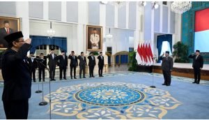 Prabowo Umumkan Reshuffle Kabinet, 5 Wajah Baru Mengisi Kursi Menteri dan Wakil Menteri Kabinet Merah Putih, Ini Daftarnya 1 Prabowo Subianto reshuffle kabinet dan melantik 5 menteri serta wakil menteri. (Foto: BPMI Setpres)
