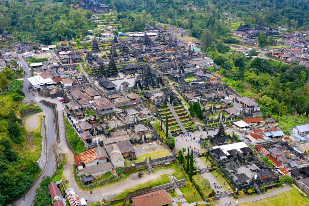 9 Desa Wisata di Indonesia yang Menarik dan Populer 1 Ilustrasi Desa Wisata yang Ikonik di Indonesia
