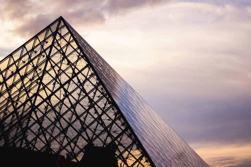 8 Fakta Menarik Museum Louvre yang Jarang diketahui Publik 1 Ilustrasi Museum Louvre