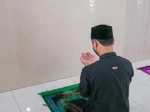 Inilah penjelasan lengkap tentang doa akhir tahun dan awal tahun mulai bacaan latin arti hingga waktu pelaksanaannya penting sekali. (Foto: Unsplash)